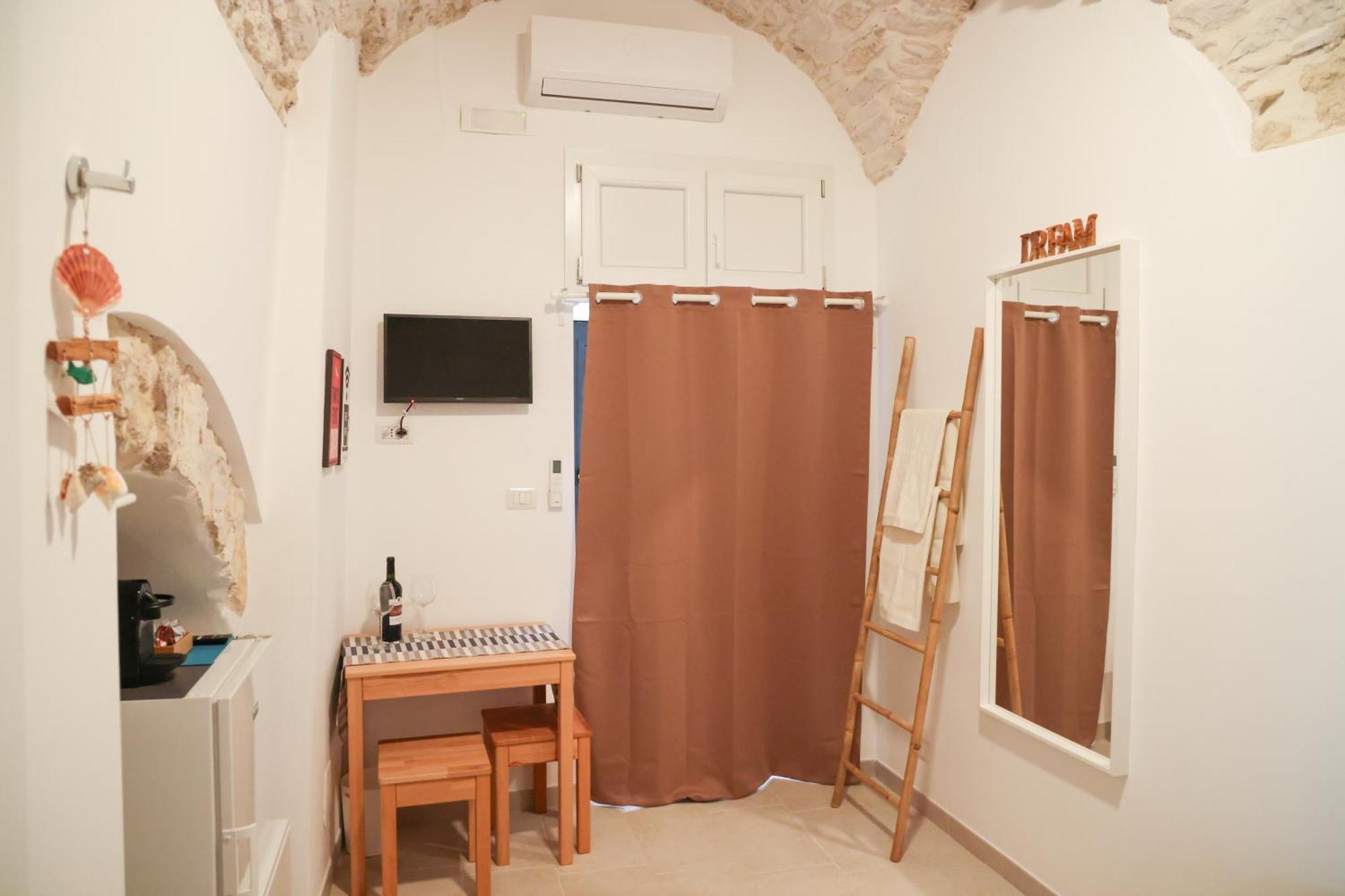 Room 20 - Piccola Camera In Pietra Bianca Giovinazzo Exterior foto