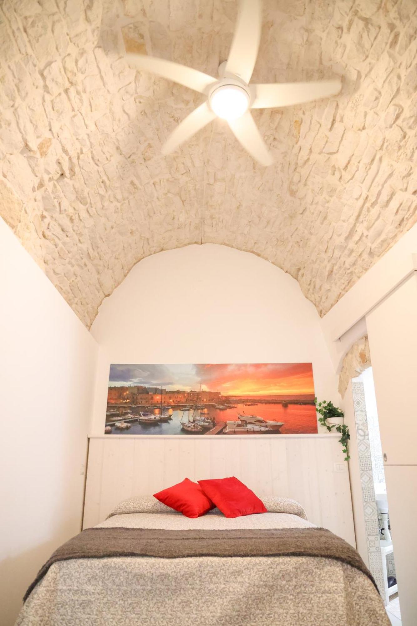 Room 20 - Piccola Camera In Pietra Bianca Giovinazzo Exterior foto
